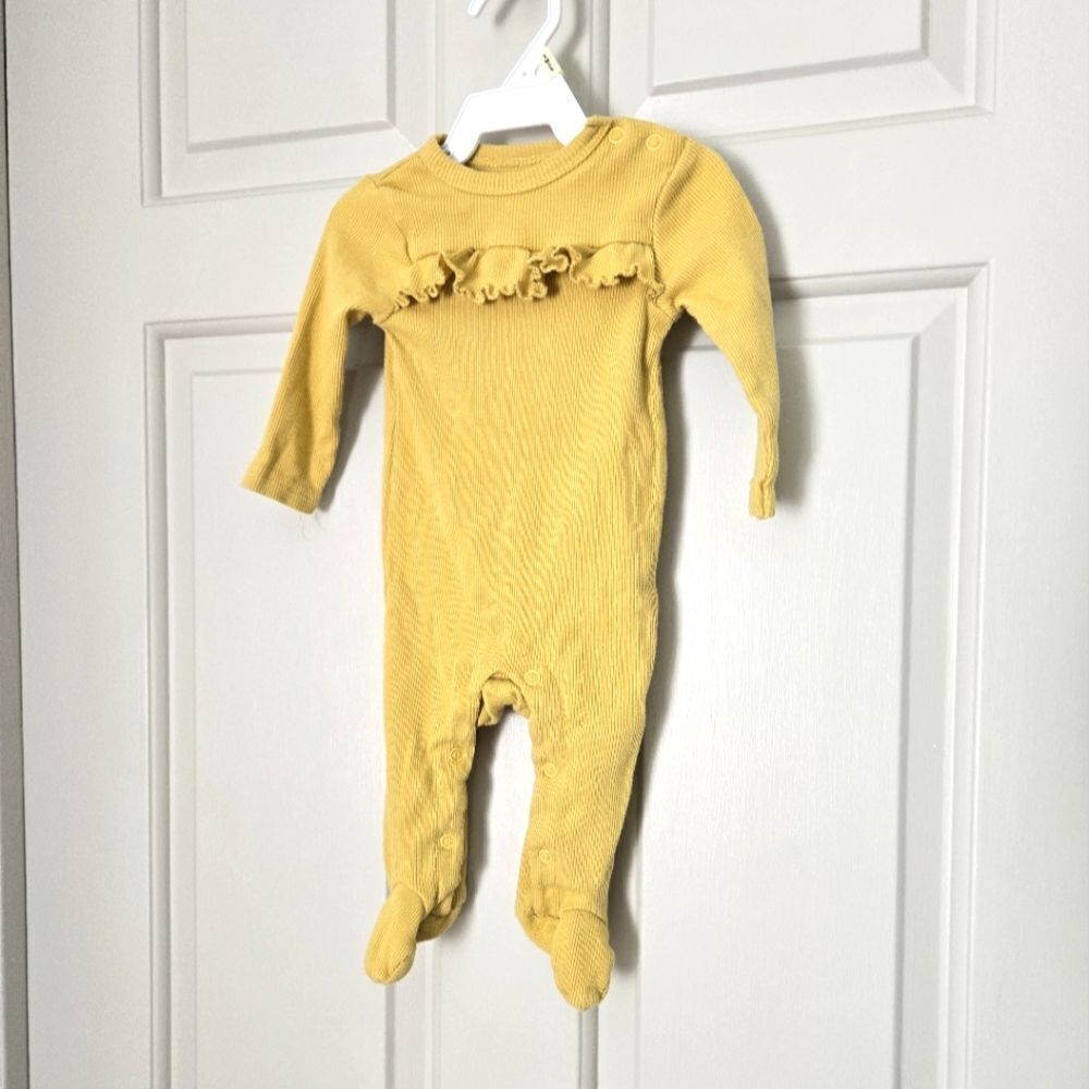 3/$15 Sterling baby ribbed sleeper size 3 m